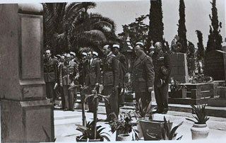 1954 au cimetière de Sidi-bel-Abbès, hommage des autorités aux disparus