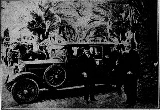 Les collaborateurs du Gouverneur Général arrive à la mairie de Sidi-bel-Abbès