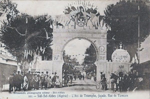 Arc de triomphe vu de la rue de Tlemcen