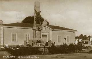 Monument aux morts de Boukanefis, cpa de 1945