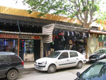 devant le marché Catinat